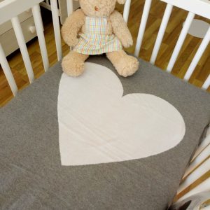 COUVERTURE COTON BEBE 80×100 CM CUORE GRIS