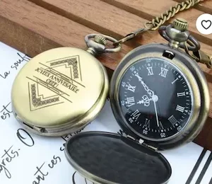 Montre de poche vintage gravée